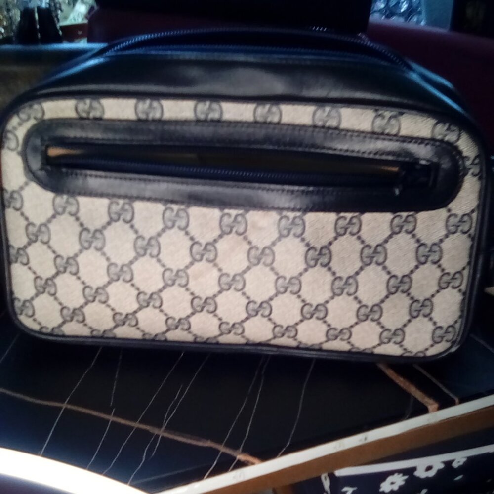 Gucci pouch authentic leather